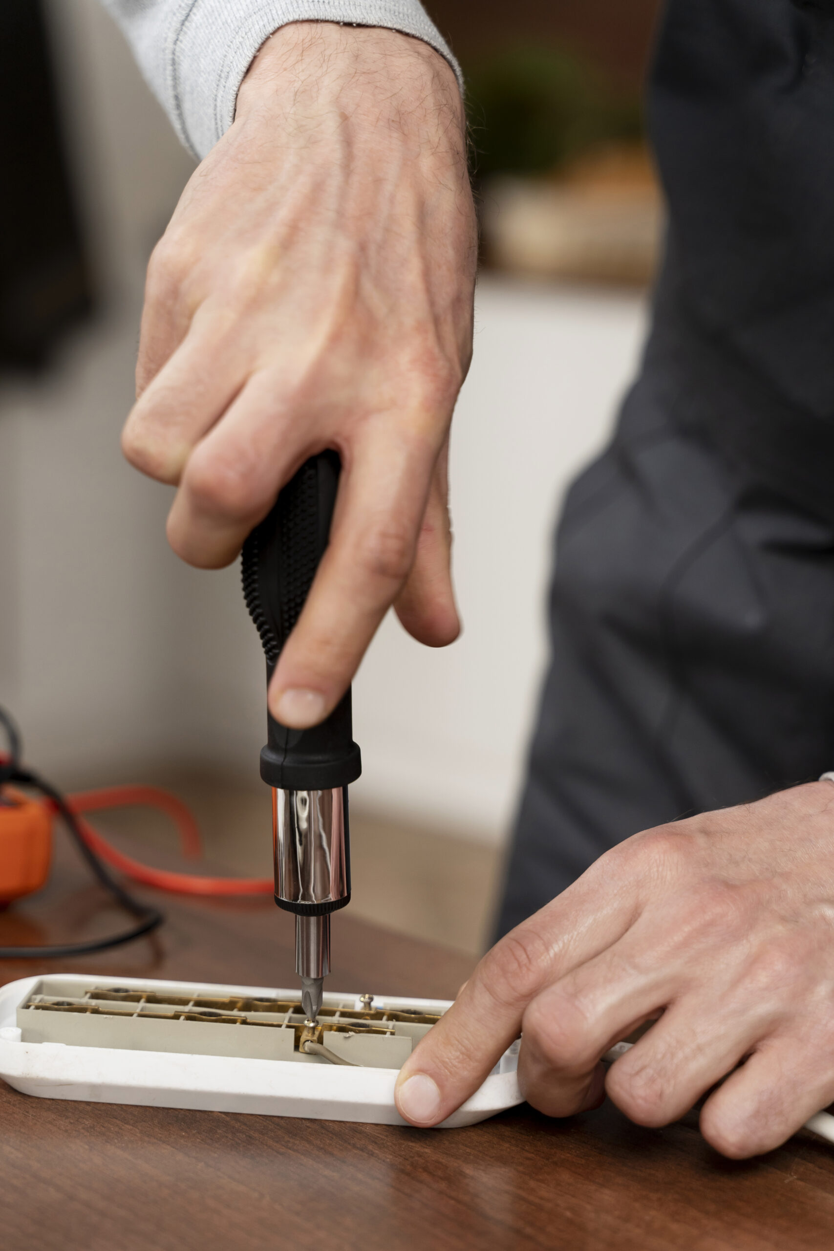 service-maintenance-worker-repairing